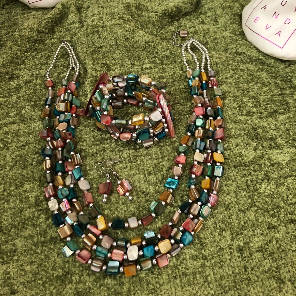 Necklace bracelet and earrings set!